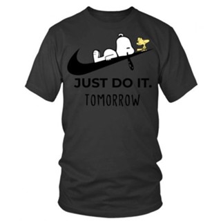 เสื้อยืดแขนสั้น คอกลม พิมพ์ลายการ์ตูน Snoopy และนกชาร์ลีบราวน์ สําหรับผู้ใหญ่ และเด็กผู้ชาย ไซซ์ XS - 3XL