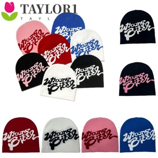 Taylor1 Skullies หมวกบีนนี่ ผ้าถัก ลายตัวอักษร สีพื้น สําหรับผู้หญิง และผู้ชาย