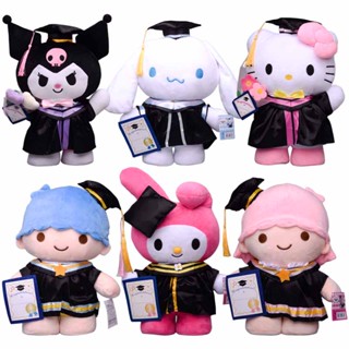 Sanrios Kuromi Cinnamoroll My Melody HelloKittys Bachelor Uniform Series ตุ๊กตายัดไส้ ตุ๊กตาน่ารัก ตุ๊กตาของเล่น ของขวัญ 35 ซม.