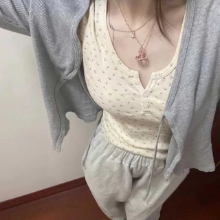 พร้อมส่งเสื้อครอปเเขนสั้นคอกลมสีครีมเหลืองลายดอกไม้น่ารักๆ