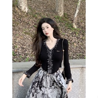 OFF SHOP พร้อมส่ง (OFF-BKHY276) เสื้อแขนยาว ดีเทลผ้าร่อง ขอบมุ้งมิ้งปลายทรงสามเหลี่ยม -C