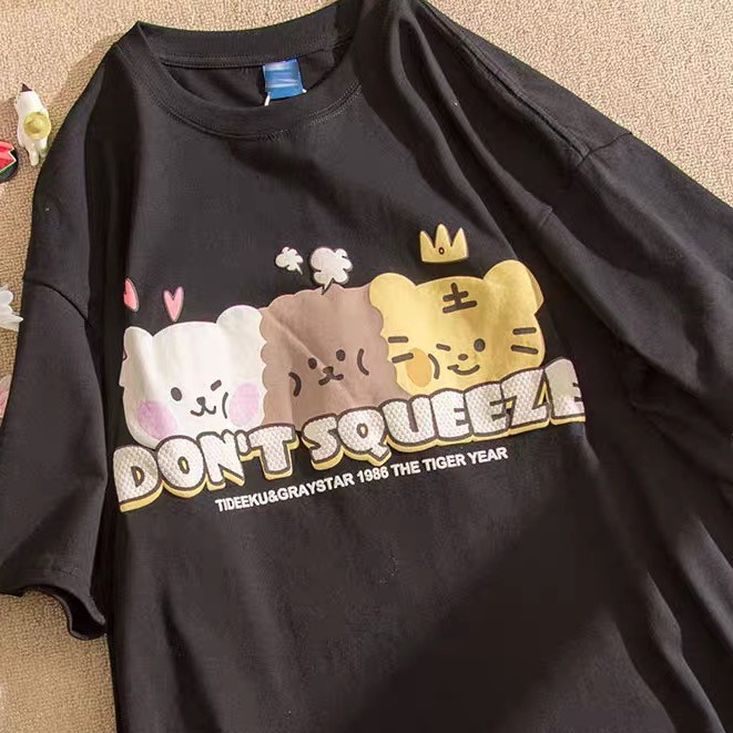 ความร้อน ผ้าฝ้ายแขนสั้นTSC  เสื้อลายการ์ตูน คอกลม สกรีนตัวอักษร สีพื้น ผ้าคอตตอนผสม MAKATA