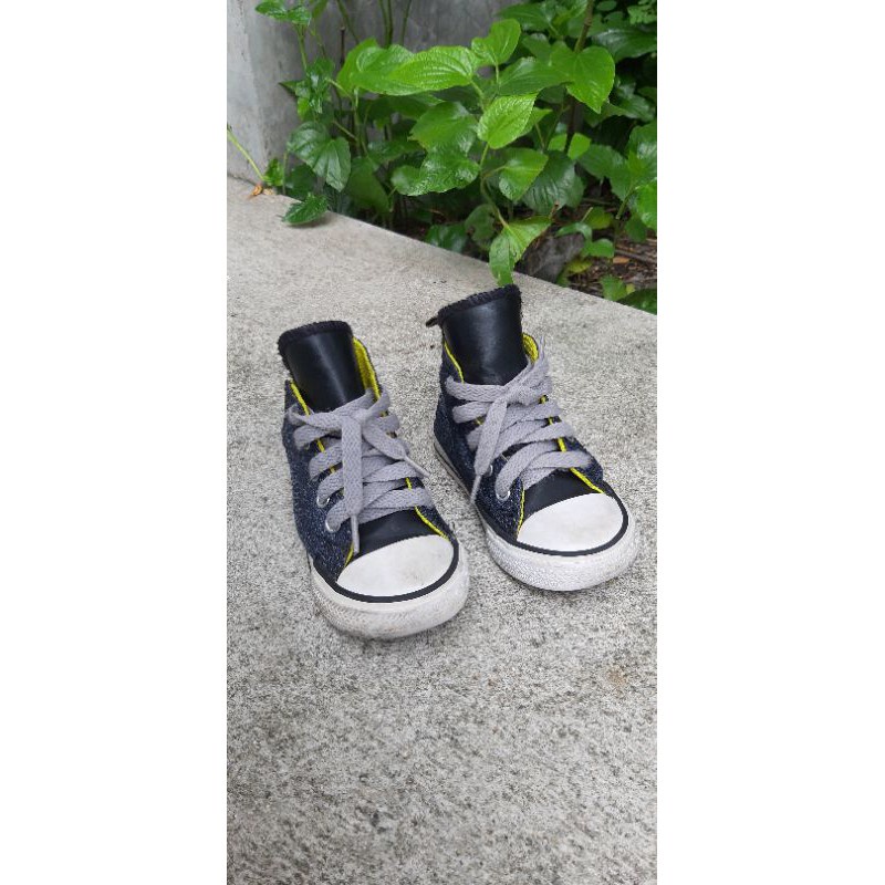 (มือสอง ส่งฟรี) รองเท้าเด็กชาย Converse All Star Size US/UK 6