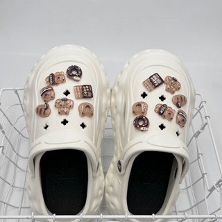 จี้Clog ตกแต่งชุดอุปกรณ์เสริมทั้งหมด Croc charm จิ๊บบิท Charm croc shoe Jibitz Jitbitzจิ๊บบิทติดรองเท้า Croc jibbitz Charms Charm jitbitz Croc charm Jibbitzตุ๊กตาติดรองเท้า jibbitz crocs ตัวติดรองเท้า crocs รองเท้า เครื่องประดับแฟชั่น