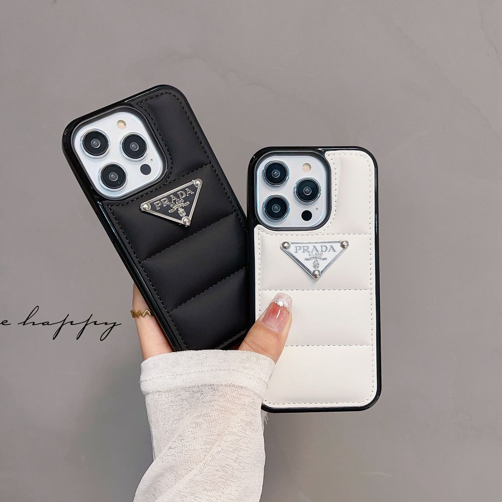 เคส iPhone Down Jacket โลโก้ทําด้วยมือฝาครอบป้องกันสําหรับ Apple iPhone 7 8 Plus X XS Max XR 11 12 13 14 15 16 Pro Max ดีที่สุด iPhone Case Choice ผู้หญิงสาวของขวัญ