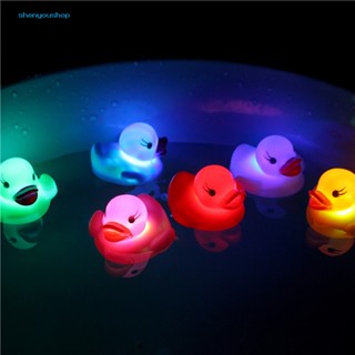 Shenyoushop shenyoushop ลอยน้ําเด็กแรกเกิดอาบน้ําเวลาของเล่นเปลี่ยนสีเป็ดกระพริบไฟ LED โคมไฟ