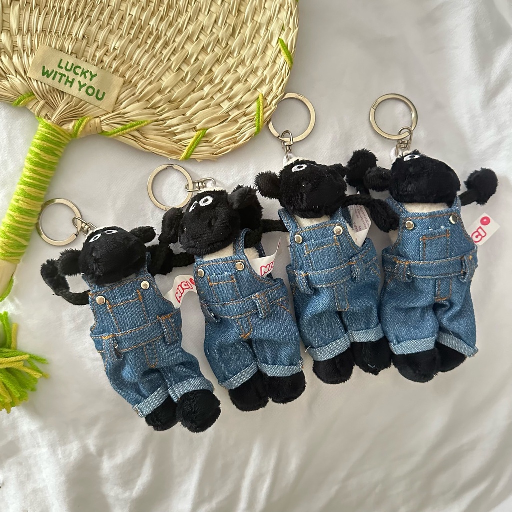 Pilot Lamb ins Overalls ขนสัตว์สีดําตัวน้อยตุ๊กตาผ้ากํามะหยี่ตุ๊กตาพวงกุญแจกระเป๋าจี้