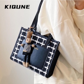 KIQUNE  กระเป๋าผู้หญิงสะพายข้าง กระเป๋าสะพาย ข้าง 2023 NEW  ทันสมัย Trendy High quality คุณภาพสูง GDJ2390HTI 37Z230910