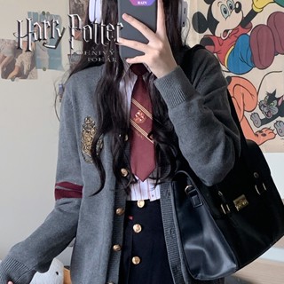 เสื้อคาร์ดิแกนแขนยาว คอวี ผ้าถัก ปักลายการ์ตูน Harry Potter ทรงหลวม เข้ากับทุกการแต่งกาย แฟชั่นฤดูใบไม้ผลิ และฤดูใบไม้ร่วง สไตล์ฮาราจูกุ สําหรับผู้หญิง 2023