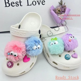 CROCS Jibbitz set（ไม่รวมรองเท้า）Plush ball Crocs jibbitz สติกเกอร์หัวเข็มขัด สําหรับตกแต่งรองเท้า crocs diy