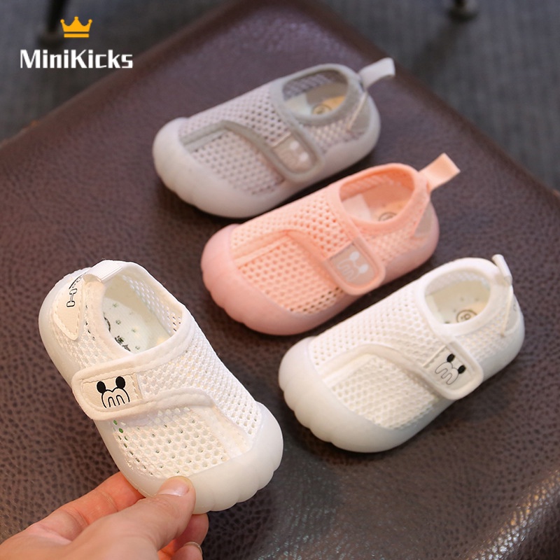 MiniKicks รองเท้าเด็กหัดเดิน มีกันลื่น รองเท้าเด็กผู้หญิง รองเท้าเด็กผู้ชาย น่ารัก 2023 NEW RXB23A0S7W 43Z231024