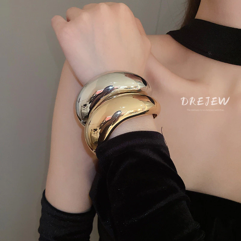 [เดรย์]สร้อยข้อมือปรับหน้ากว้างไม่สม่ําเสมอยุโรปและสหรัฐอเมริกาสร้อยข้อมือที่พูดเกินจริงแฟชั่นลมหนาวบุคลิกภาพเครื่องประดับมือผู