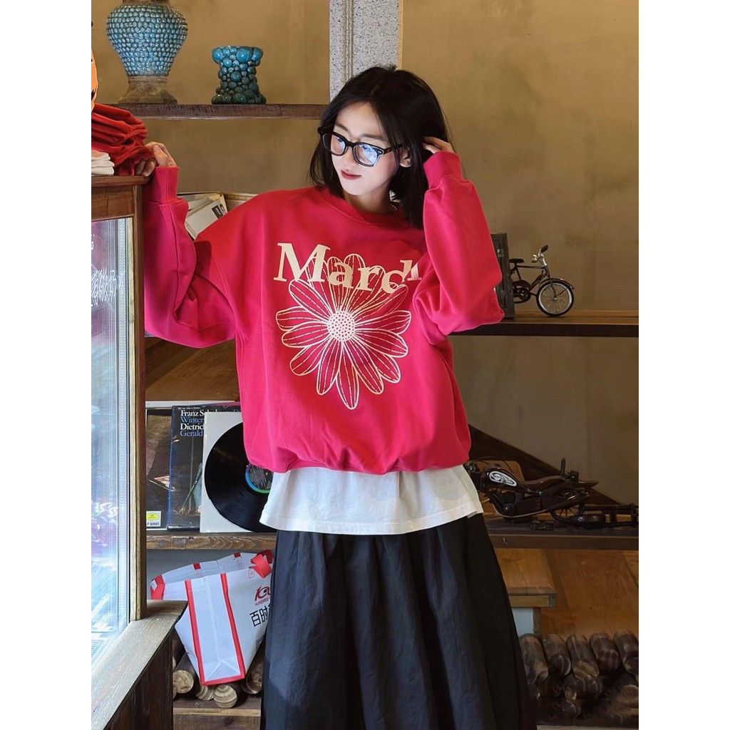 ผ้าฝ้าย 100% ปีใหม่สีแดงสีแดงขนาดใหญ่ Ma ** rdi เสื้อกันหนาวผู้หญิงเดซี่ขนาดเล็กรอบคอหลวมแขนยาว