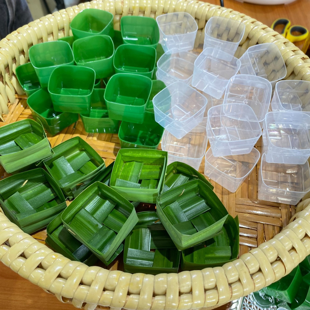 มาวินช้อป ขายปลีก ถ้วยกระทงใบเตย สีเขียว สีธรรมชาติ (ห่อ50ใบ) ใส่ตะโก้ นึ่งได้ รองอบไอน้ำได้