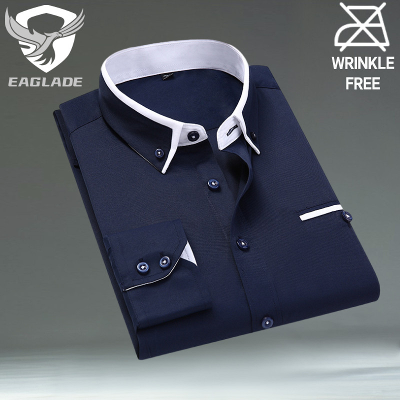 Eaglade เสื้อเชิ้ตแขนยาวผู้ชายกอล์ฟอย่างเป็นทางการเสื้อเชิ้ตลําลองสําหรับผู้ชาย ไร้ริ้วรอย 1306 ในสีน้ําเงินเข้ม D04