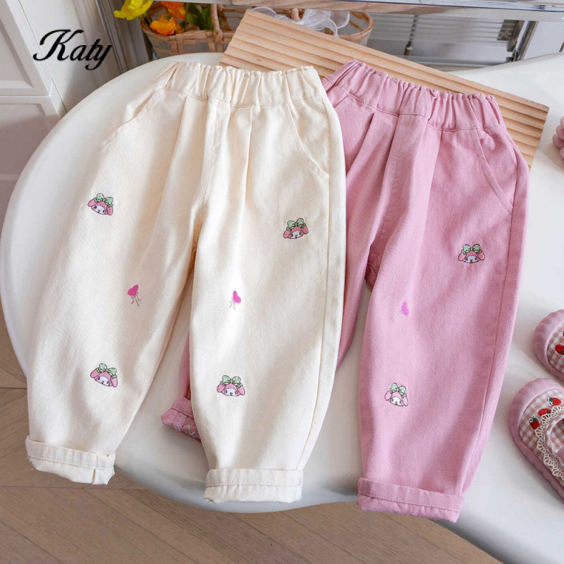 เด็กผู้หญิง2026การ์ตูนปักกางเกงลำลองฤดูใบไม้ผลิและฤดูใบไม้ร่วงสไตล์ตะวันตกแฟชั่นแมทช์ลุคง่ายกางเกงขายาวสไตล์เกาหลีสำหรับเด็กผู้หญิงเสื้อผ้าเด็กผู้หญิง