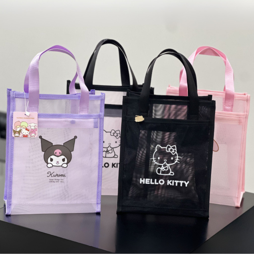 💌 คอลใหม่ ห้ามพลาดเลย กระเป๋าถือตาข่าย SANRIO มีช่องซิปใส่ของด้านหน้า ขนาด 30×23×12 cm