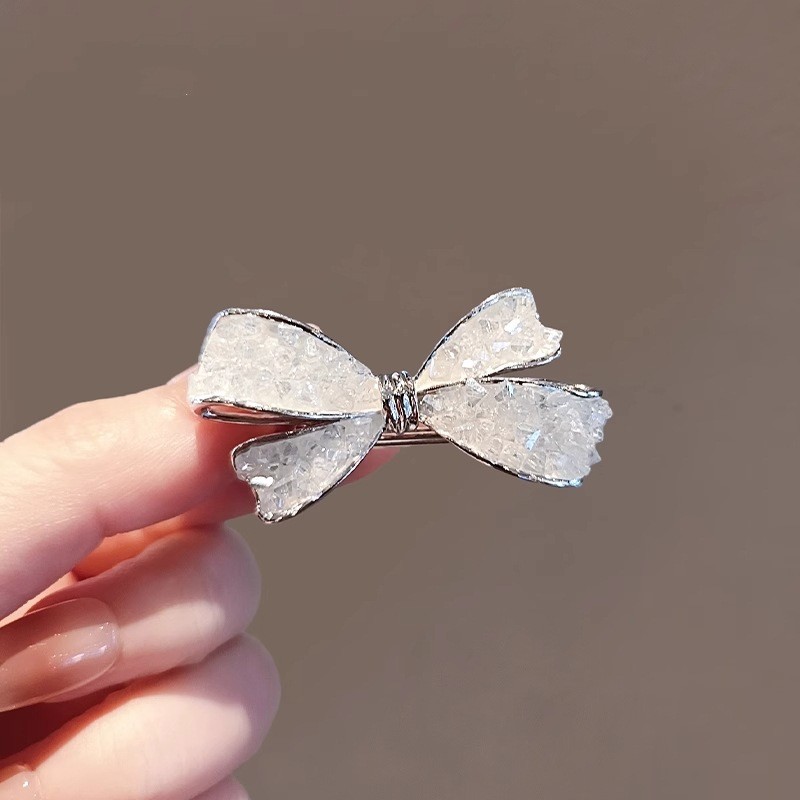 MAUROPOLI High-End Rhinestone Duckbill Clip สำหรับผู้หญิง ออกแบบอย่างประณีต มีคริสตัลบนหน้าผาก เพิ่มความหวานและแฟชั่นให้กับทรงผมของคุณ