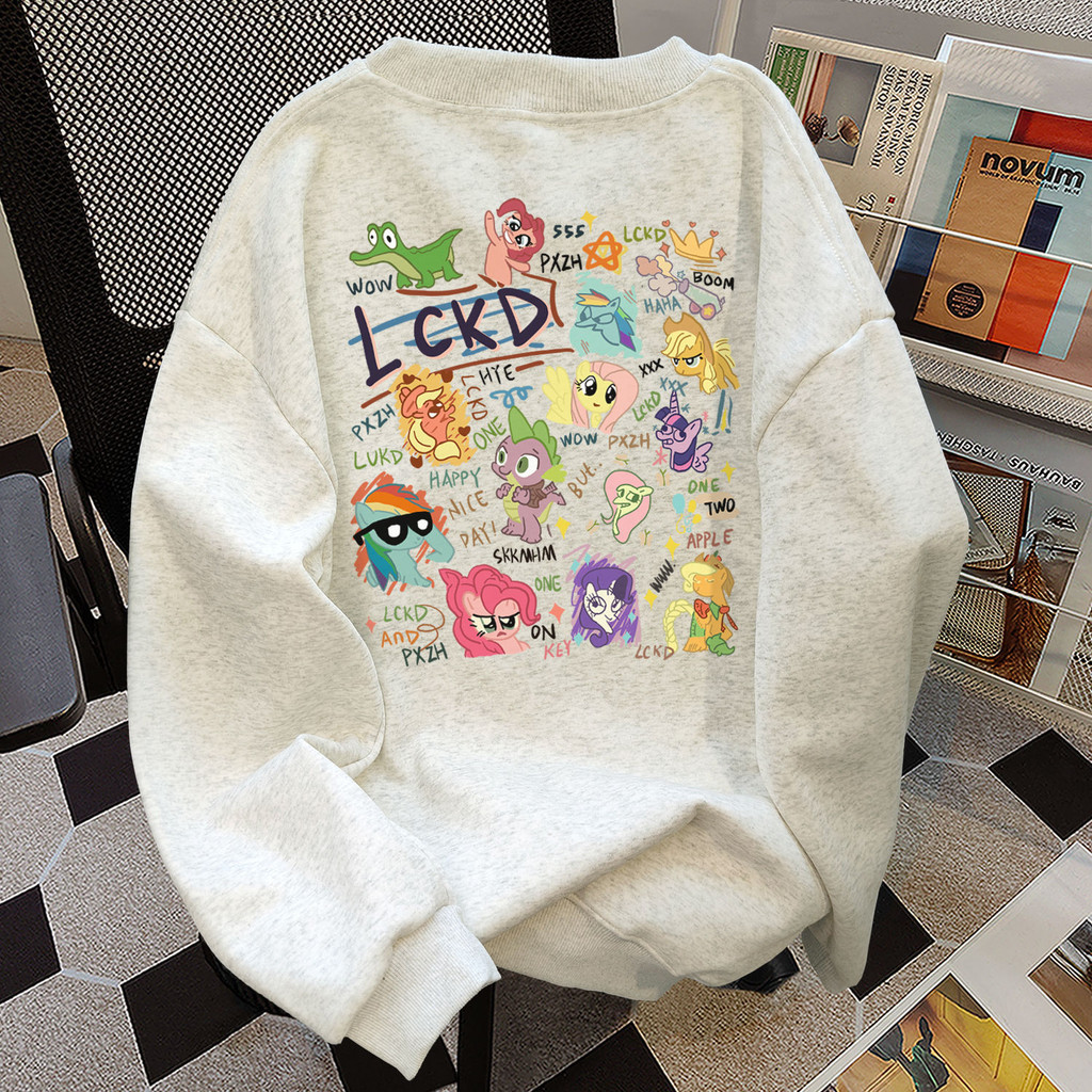 (จัดส่งตลอด 24 ชั่วโมง）Angle Official เสื้อสเวตเตอร์คอกลมน่ารักสำหรับผู้หญิงฤดูใบไม้ร่วงและฤดูหนาว Pony พิมพ์ลายพื้นฐาน