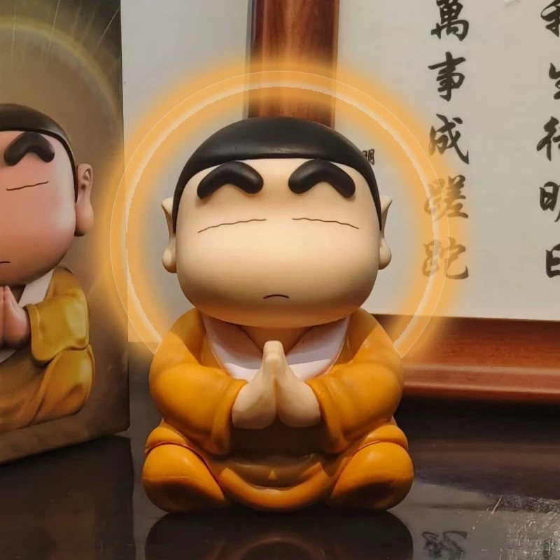 8 ซม.Crayon Shin Chan Lucky Buddha PVC ของเล่น Kawaii Action Figure ของขวัญตลกสําหรับเด็ก