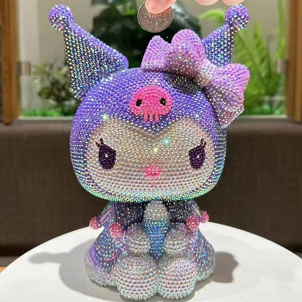 SANRIO ซานริโอ ทําเอง กระปุกออมสินเพชร ชาม เครื่องประดับตกแต่ง กระปุกออมสินไวนิลเพชรทํามือ กระปุกออมสินการ์ตูนสร้างสรรค์ ของตกแต่งบ้านน่ารัก ประหยัดการจัดเก็บต้องมี
