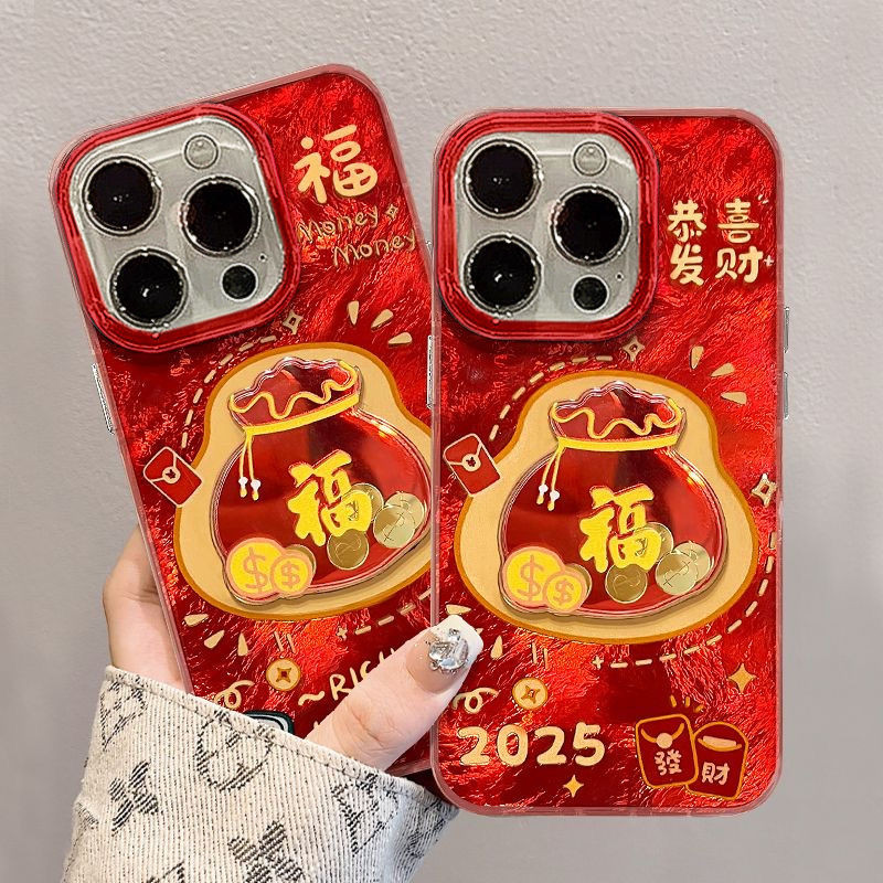 2025 ตุ๊กตาปีใหม่พร้อมกระเป๋านําโชคสําหรับ แอปเปิล 16โปรแม็กซ์ เคสโทรศัพท์ ไอโฟน15 ใหม่ 14 สร้างสรรค์สีแดง 13/12มือโปร สามารถเขย่าเงินถุงโชคดี 11 กรณีป้อง