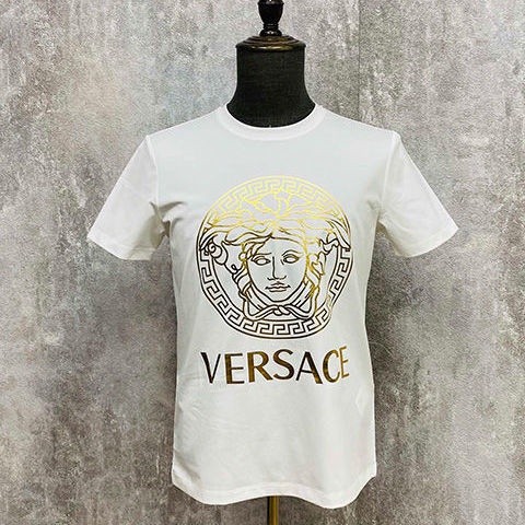 เสื้อยืดแขนสั้นคอกลมผ้าฝ้ายแขนสั้นผู้ชายพร้อมเทรนด์แฟชั่นพิมพ์ตัวอักษรสีทอง