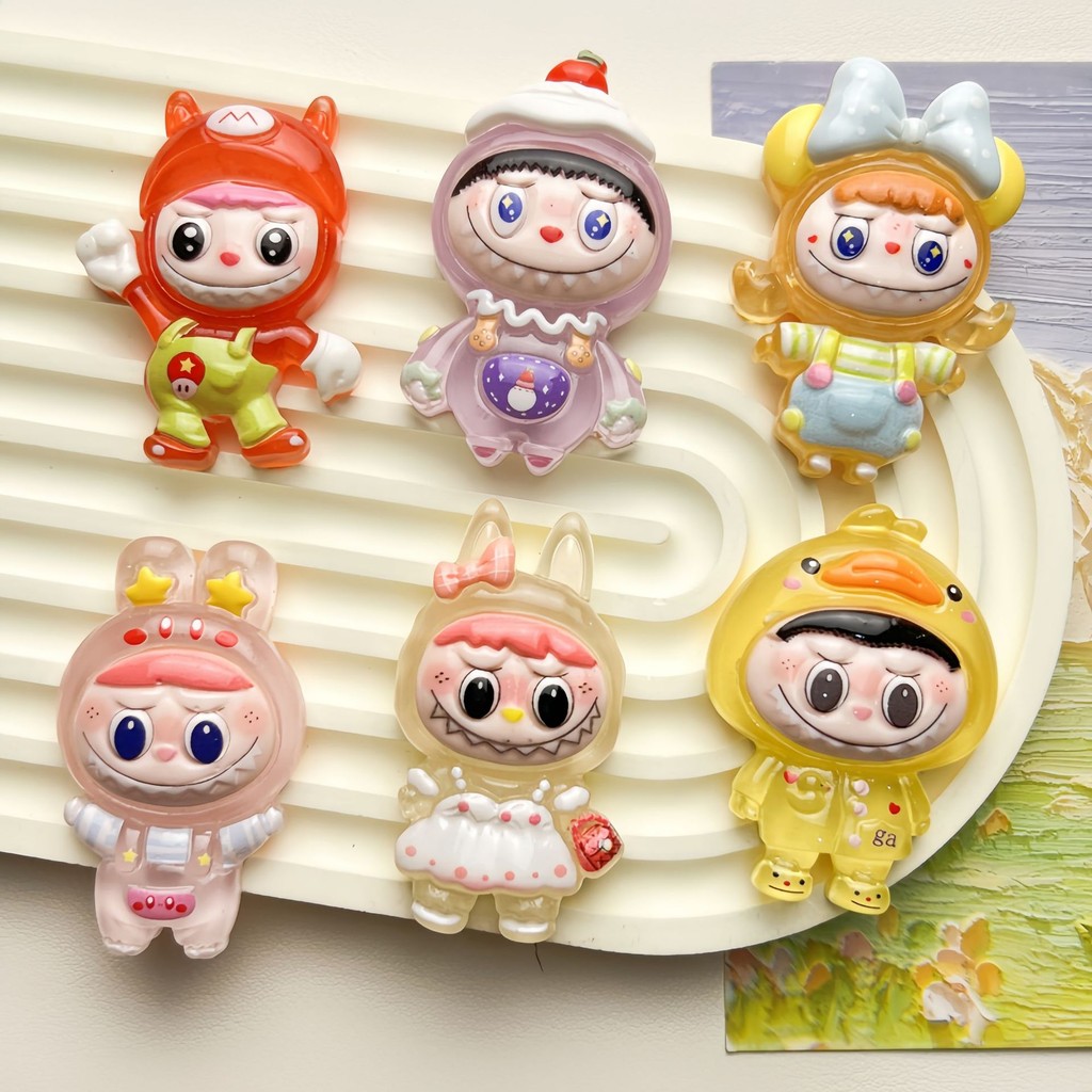 การ์ตูนการ์ตูนการ์ดใหญ่ส่องสว่างแต่งตัวตุ๊กตาเรซิ่นอุปกรณ์เสริมแฮนด์เมดทําเองกิ๊บพวงกุญแจจี้เครื่องประดับวัสดุชุด