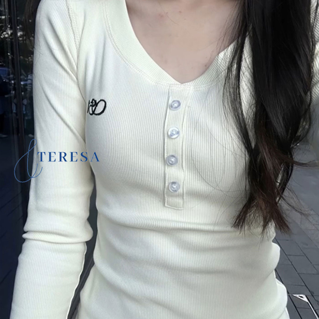 เสื้อผ้าปักลายสวย แขนยาว มีหลายสีให้เลือก