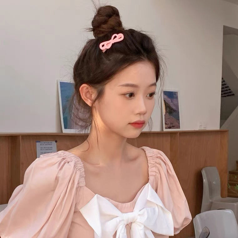 กิ๊บโบว์สีชมพูและสีฟ้า สำหรับสาวๆ พร้อมสร้อยคอดีไซน์เรียบหรู ddh20250701