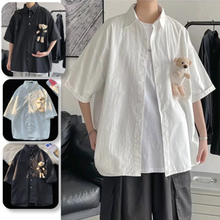 PannoFluxus เสื้อเชิ้ตผู้ชายแขนสั้นแฟชั่นสไตล์เกาหลีหมีตุ๊กต…