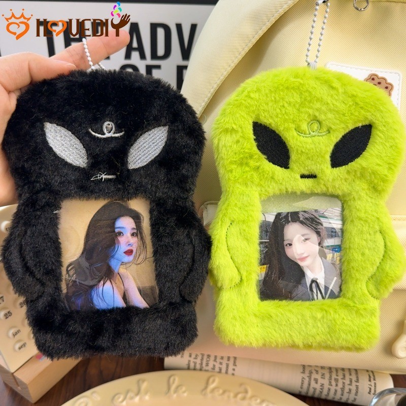 [ ที่โดดเด่น ] ปลอกการ์ดตุ๊กตาเอเลี่ยน - เครื่องเขียนนักเรียน - ตัวป้องกันเคสบัตรประจําตัว - ที่ใส่รูปถ่ายไอดอลการ์ตูน - ฝาครอบป้องกันการ์ดรถบัส - อุปกรณ์สํานักงานของโรงเรียน