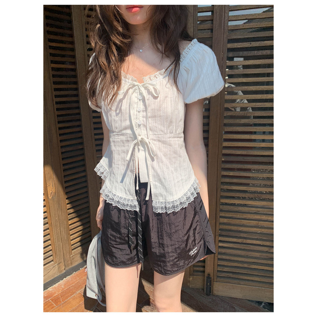 Veewink พร้อมส่งจากกทม เสื้อเบลาส์ลูกไม้เรียบๆสบายๆสำหรับผู้หญิง เสื้อเชิ้ตแขนสั้นแขนพัฟ เวอร์ชั่นเกาหลี - รูปที่ 5