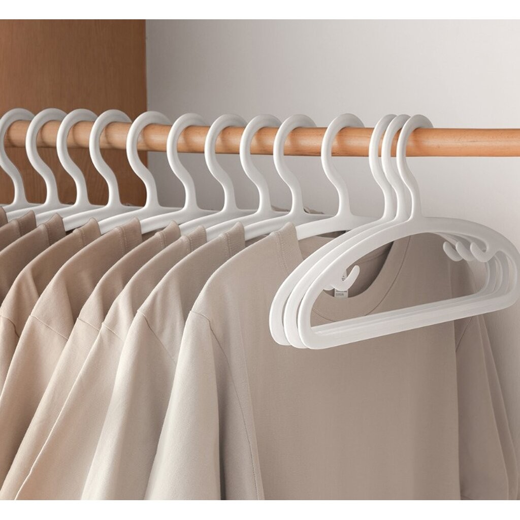 Omocha | (Ultra-thin 10 อัน) Clothes hanger ไม้แขวนเสื้อบาง ทรงโค้งถนอมไหล่เสื้อ