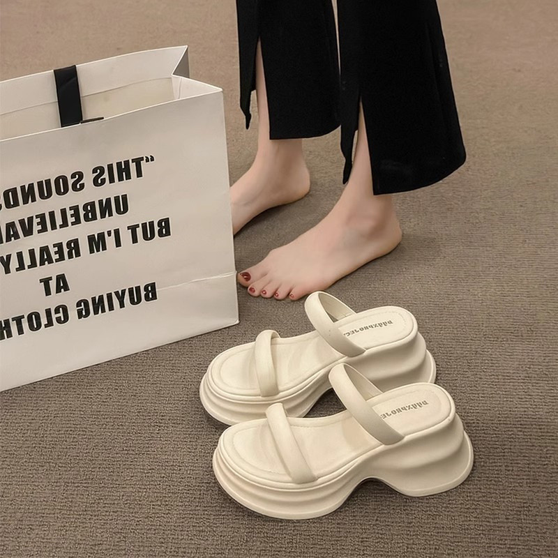 รองเท้าแตะส้นสูงสำหรับผู้หญิง ทรงใหม่ สไตล์ high-end สำหรับฤดูร้อน สวมใส่ด้านนอก แบบส้นหนา เหมาะสำหรับชายหาดและกระโปรง