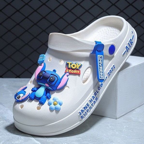 อินเทรนด์หล่อ Baotou Hole รองเท้าผู้ชาย All-Match Niche น่ารัก Stitch รองเท้าแตะนักเรียน ของขวัญ F