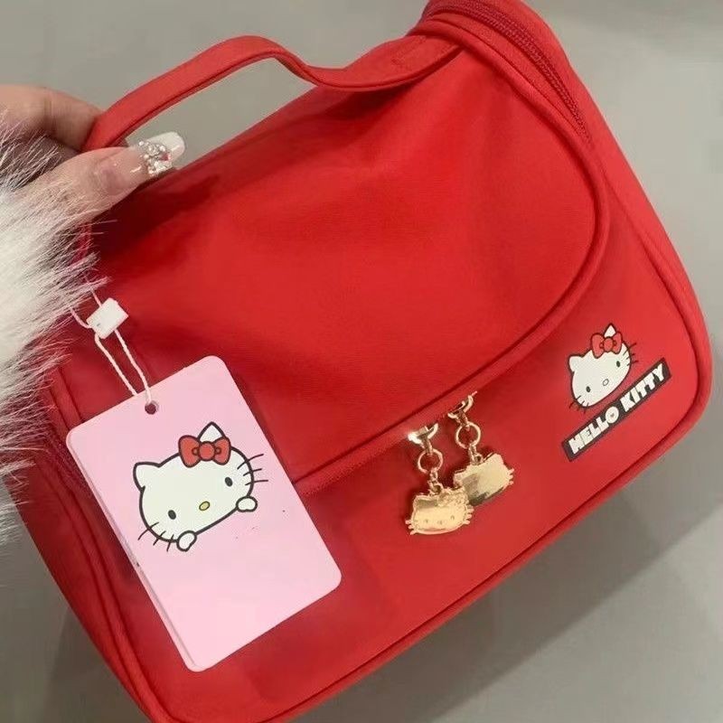 [การออกแบบการพิมพ์น่ารัก] 2024helloKitty กระเป๋าเครื่องสําอางแบบพกพา Outing Travel กระเป๋าแป้งความจุขนาดใหญ่กระเป๋าเก็บของแบบพกพา pro