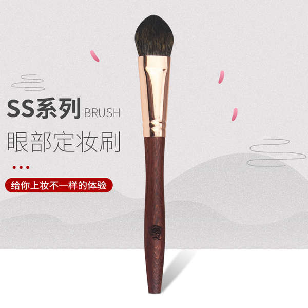 ที่ทาแก้ม ที่ปัดแก้ม Chanel Rose SS02 Peach Heart Blush Brush แปรงแต่งหน้าใต้ตาลิ้นประเภทแปรงไฮไลท์ข