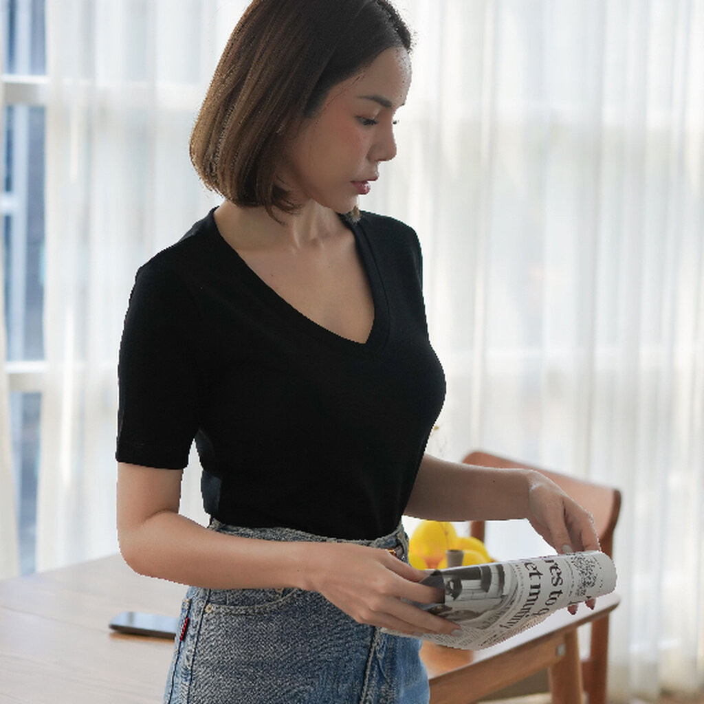 Lemon Top V neck เสื้อยืดคอวีเเขนศอก ผ้าCotton พรีเมี่ยม เก็บทรงสวย เลือกได้ทั้งเเบบเข้ารูปเเละหลวมหน่อย