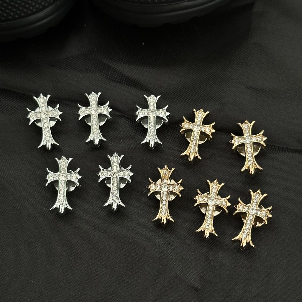 1pcs INS แฟชั่นซิลเวอร์โกลด์ Shining Cross Cros Jibitz Charm ปุ่ม DIY อุปกรณ์เสริมสําหรับรองเท้ารองเท้าหัวเข็มขัดรองเท้าอุปกรณ์เสริมรองเท้าตกแต่ง