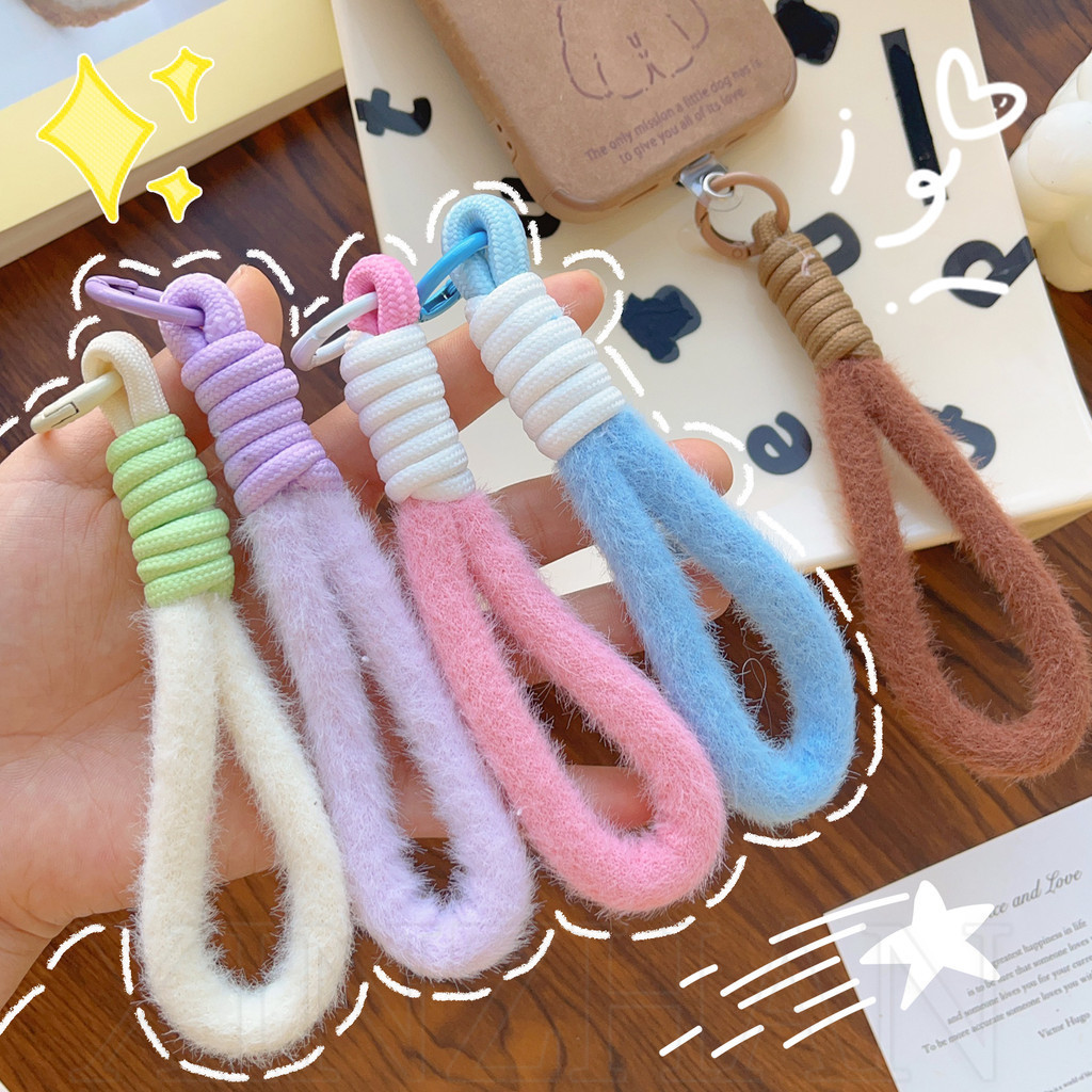[3-5 วันมาถึง] สายคล้องข้อมือสั้นปุยตุ๊กตานุ่ม-สายแหวนโซ่แขวน-เชือกเส้นเล็กโทรศัพท์มือถือที่มีสีสัน-สําหรับผู้หญิงสาวฤดูหนาว-ที่ถอดออกได้เชือกพวงกุ