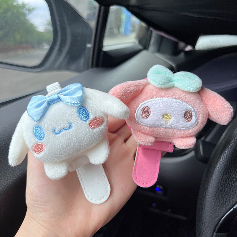 Kuromi Hello Kitty Cinnamoroll My Melody แว่นตาผู้ถือสําหรับรถยนต์ Sun Visor แม่เหล็กผู้ถือแว่นตากันแดดสําหรับรถยนต์คลิป