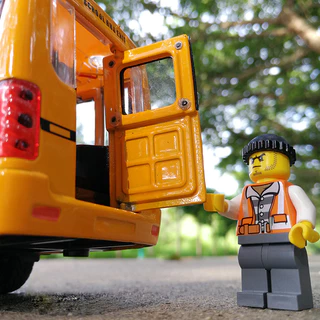 แบบจำลองรถบัสโลหะผสม 1/43 School Bus รถบัสจำลองสไตล์อเมริกัน รถของเล่นสำหรับเด็ก