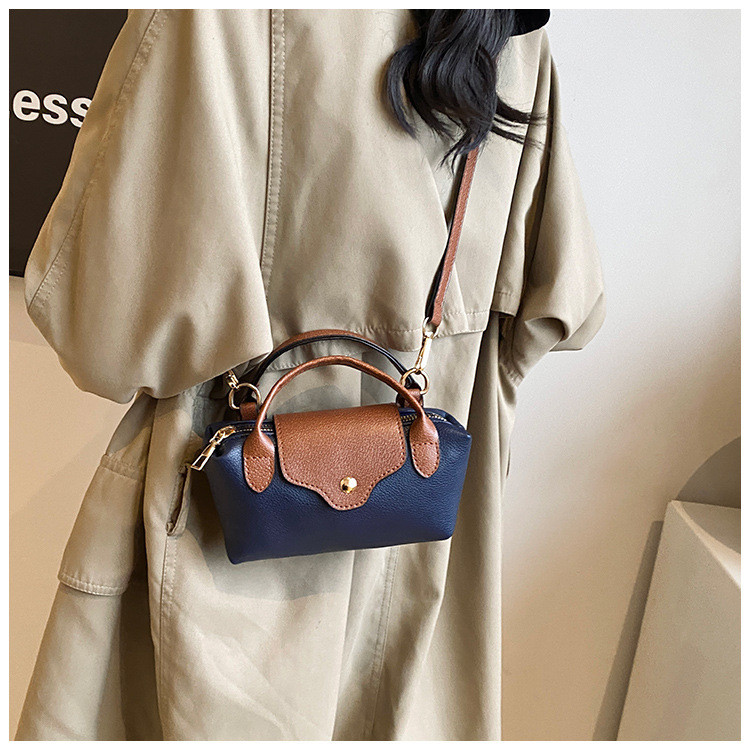 เรียบง่ายและมีสไตล์พร็อพ PU Monochrome สายคล้องไหล่ปรับได้กระเป๋าสะพายสาว