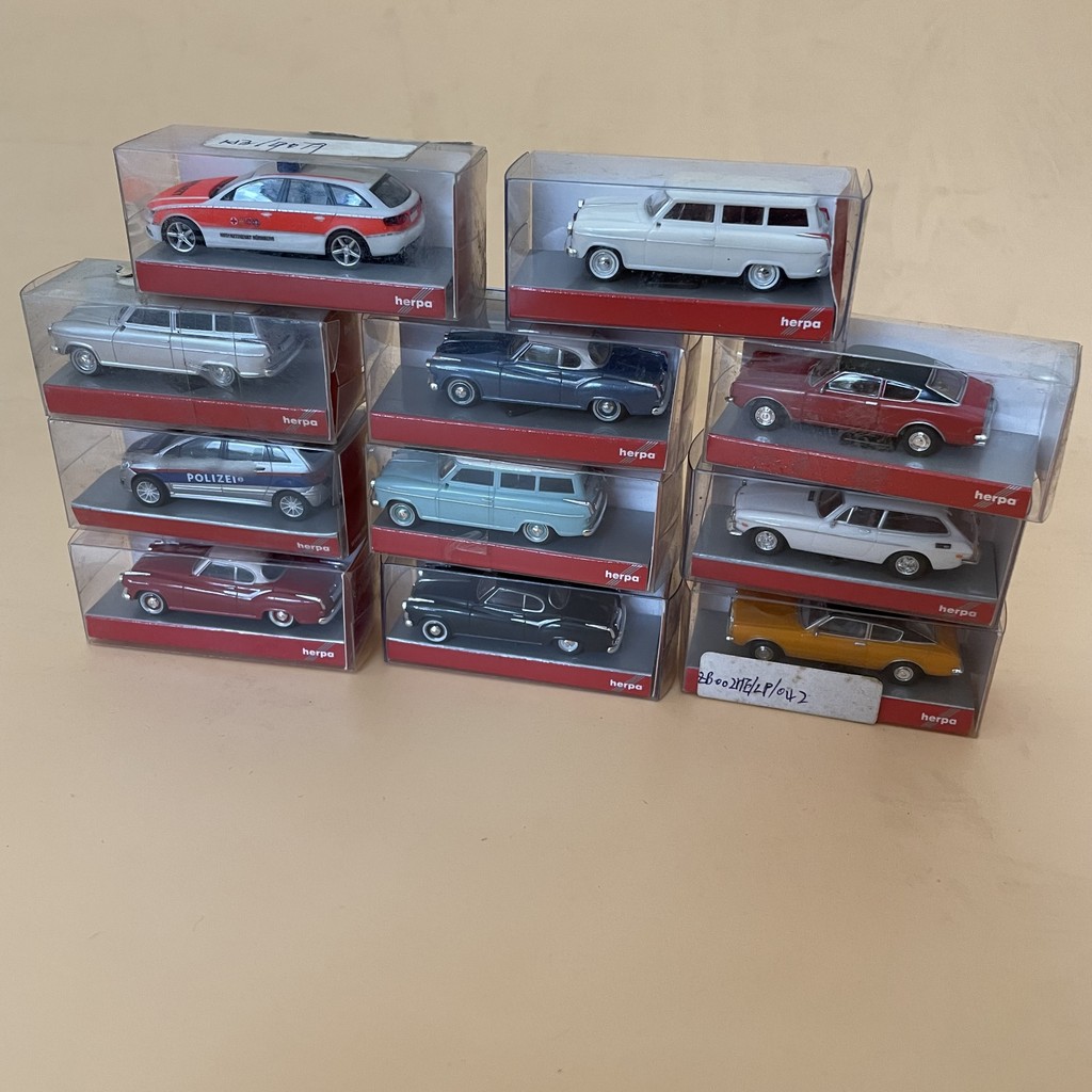 1: 87herpa Volvobao Volvoford พลาสติก Miniature รถจําลองรุ่นโรงงานผลิตภัณฑ์สําเร็จรูป