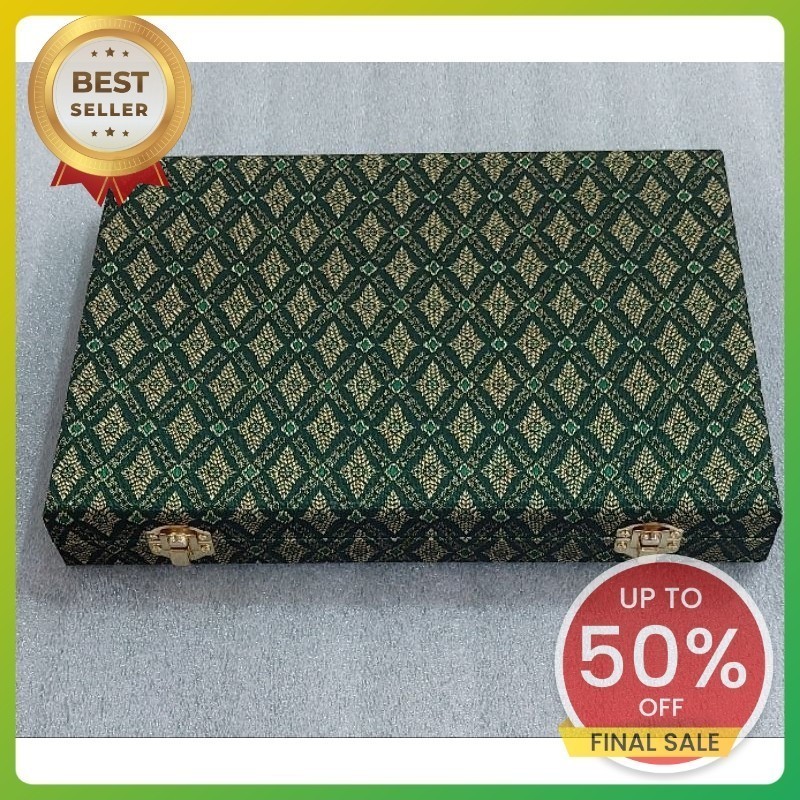 กล่องใส่พระกันกลิ้งขนาด15*20cmและ20*29*4cm

<p>“><center></p>
<h4></h4>
<p><p><font color=