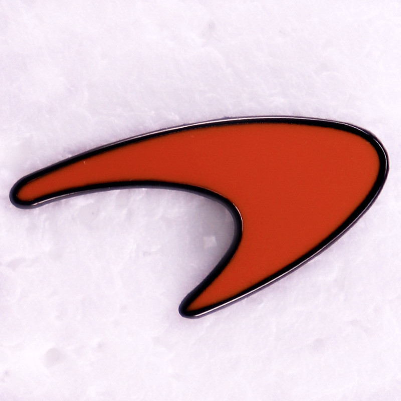 McLaren Logo F1 ของขวัญเครื่องประดับขาเคลือบ 0628hw