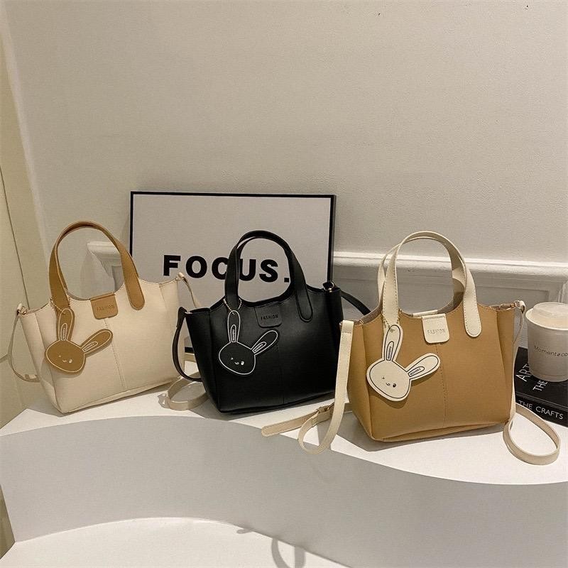 doodoo888กระเป๋าสะพายข้าง-แบบถือพร้อมกระเป๋าใบเล็กแถมพวงกุณแจรูปกระต่ายกระเป๋าพร็อพแฟขั่นks007