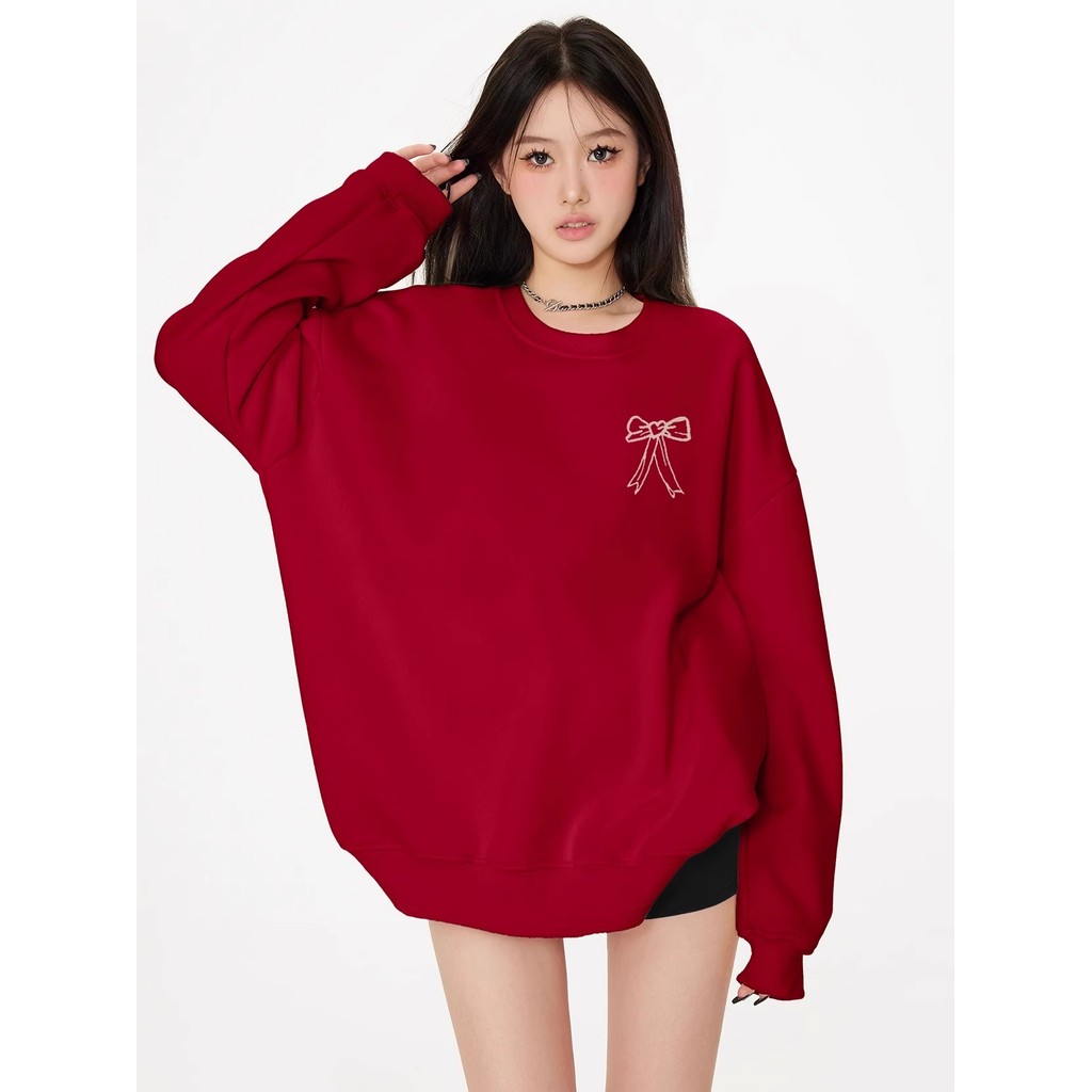เสื้อกันหนาว/เสื้อยืดคอกลมแขนยาวพิมพ์ลาย เทรนด์โบว์แดงเกาหลี (M-XXXL) ใส่สบาย