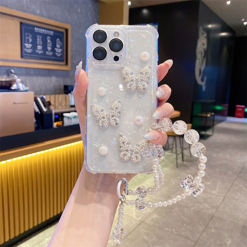 เข้ากันได้สำหรับ Samsung Galaxy A57 A37 A27 A17 A07 A16 A06 A56 A36 A26 A55 A35 A25 A15 A54 A34 A24 A05 A04 A23 A33 A53 A73 A14 A52 A72 A12 A13 A22 A32 A03S A02S A50S M12 M22 M32 เชลล์รูปแบบแมวผีเสื้อโทรศัพท์หรูใส่สร้อยข้อมือมุก